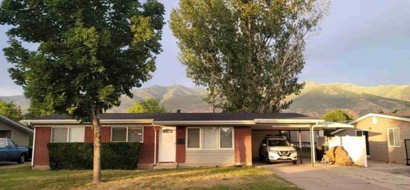 303 S 250 W in Kaysville, UT - Building Photo