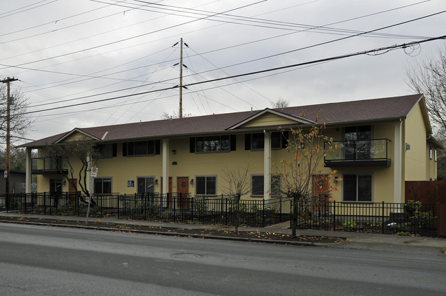 Residential Condominium in Portland, OR - Building Photo - Building Photo