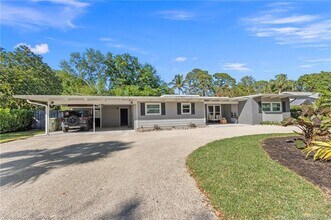 530 S Manor Dr in Stuart, FL - Building Photo - Building Photo