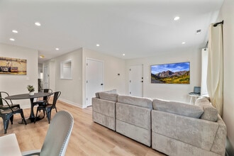 7109 N Western Ave in Chicago, IL - Building Photo - Building Photo