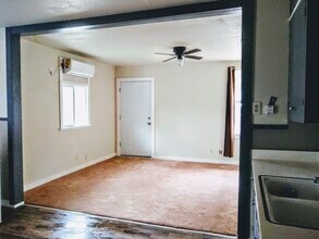113 Lawton St, Unit 2 in San Antonio, TX - Building Photo - Building Photo