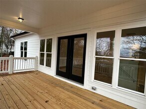 35 Clearwater Dr in Dawsonville, GA - Foto de edificio - Building Photo