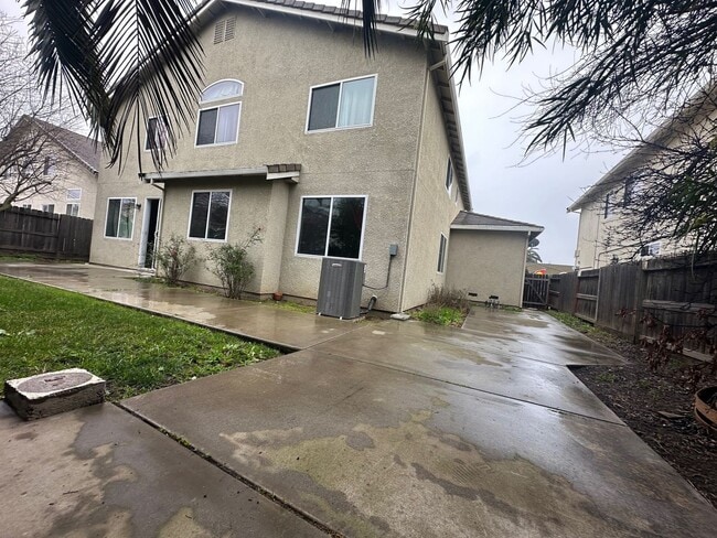 2739 Etcheverry Dr in Stockton, CA - Foto de edificio - Building Photo