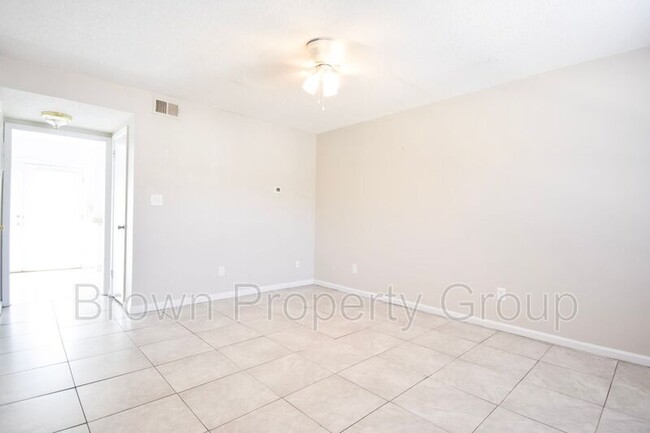 2105 Grand Prix Dr-Unit -Apt B in Fayetteville, NC - Building Photo - Building Photo