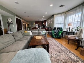 31 Humphreys St, Unit 3 in Boston, MA - Building Photo - Building Photo