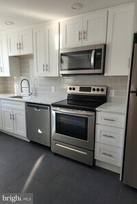 401 Shurs Ln photo'