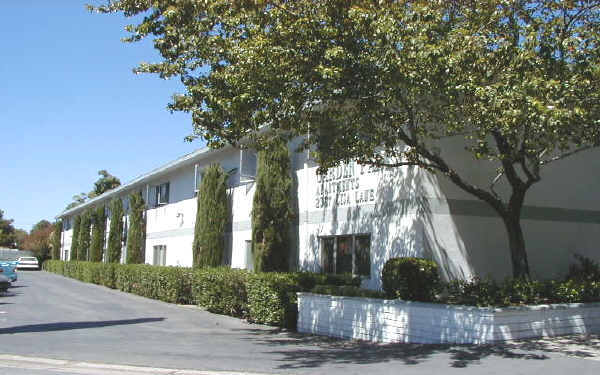 Garden Park Apartments in Pleasant Hill, CA - Foto de edificio - Building Photo