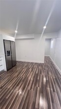 2450 NW 68th St in Miami, FL - Foto de edificio - Building Photo