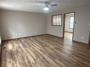 22 Dean Cv in Jackson, TN - Foto de edificio - Building Photo