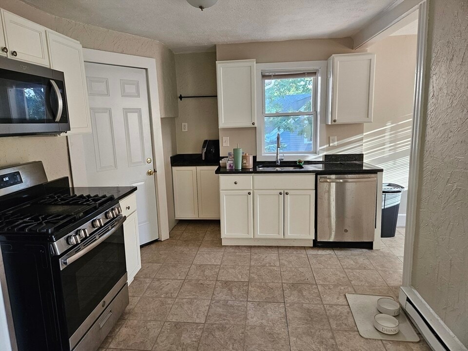 45 Peck St in Attleboro, MA - Building Photo