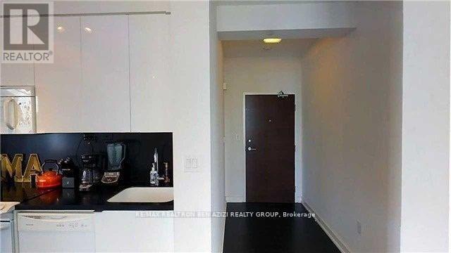 15 Iceboat Terr in Toronto, ON - Building Photo - Building Photo