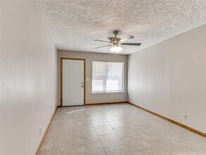 214 Thompson Dr in Norman, OK - Building Photo - Building Photo