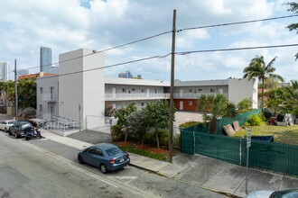 750 SW 2nd St in Miami, FL - Building Photo - Primary Photo