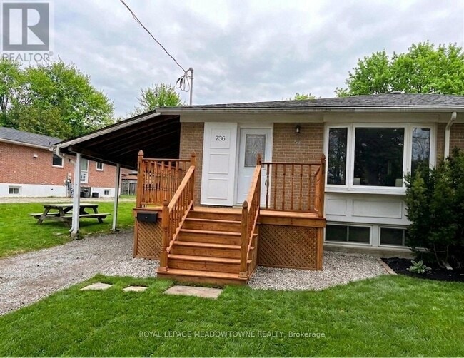 property at 736 Sunnypoint Dr