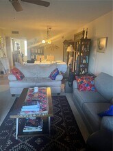 16421 Blatt Blvd in Weston, FL - Building Photo - Building Photo