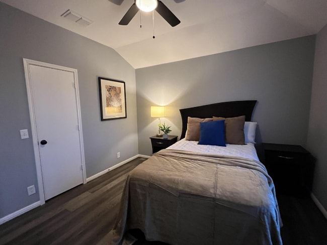 4718 Dorchester Heights Ln in Austin, TX - Foto de edificio - Building Photo