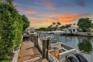 2240 Magnolia Dr in North Miami, FL - Foto de edificio - Building Photo