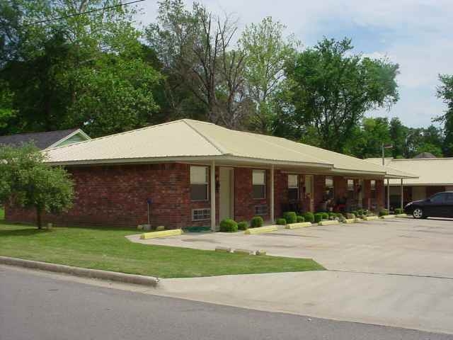 1724 Hubbard St in Paris, TX - Building Photo