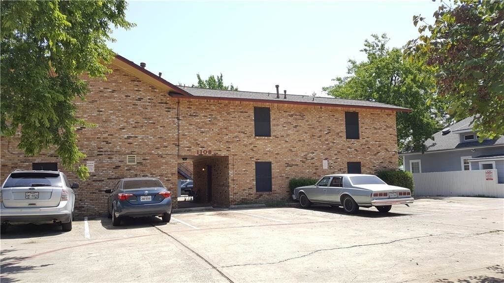1108 N Elm St in Denton, TX - Building Photo