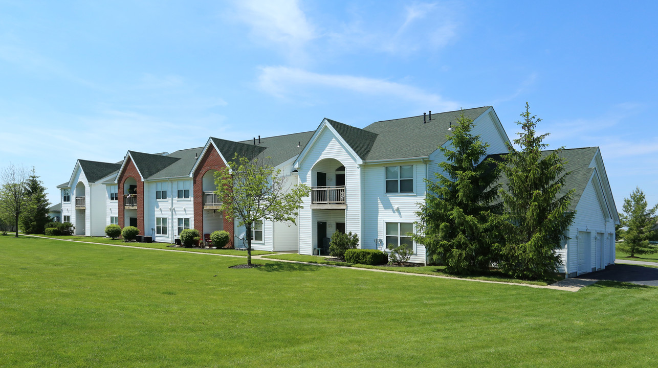 Charter Club Apartments in London, OH - Building Photo