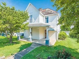 2100 Cecil Ave in Knoxville, TN - Building Photo