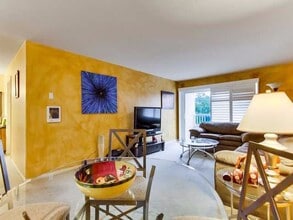 3030 Suncrest Dr in San Diego, CA - Building Photo - Building Photo