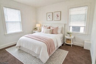 254 W Franklin St in Bound Brook, NJ - Building Photo