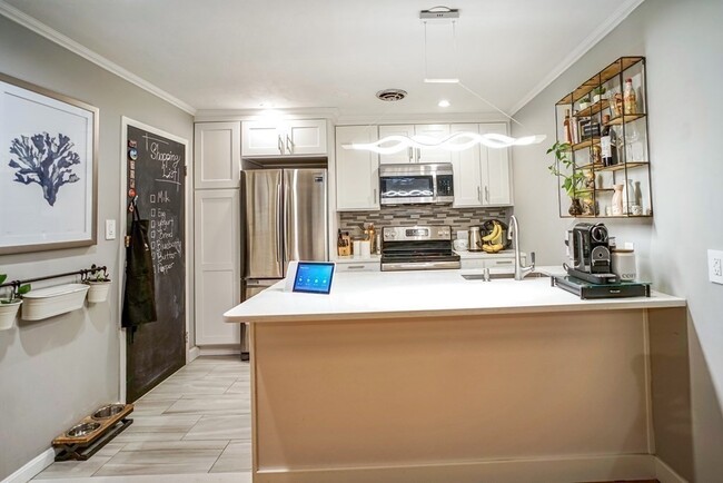 12 Riverside St, Unit #1-3