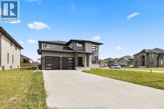 400 Thompson Ave in Amherstburg, ON - Building Photo - Building Photo