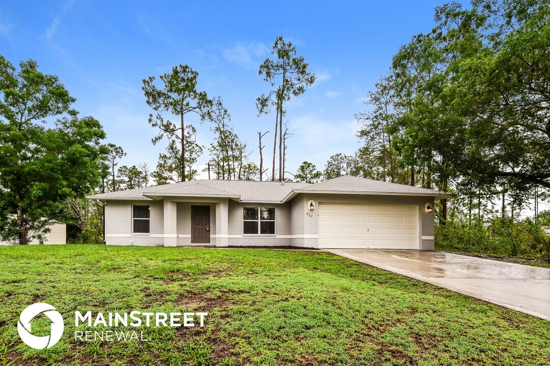 802 W 11th St in Lehigh Acres, FL - Building Photo