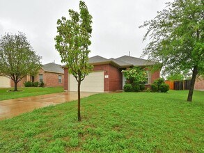 1841 Amberwood Loop in Kyle, TX - Foto de edificio - Building Photo