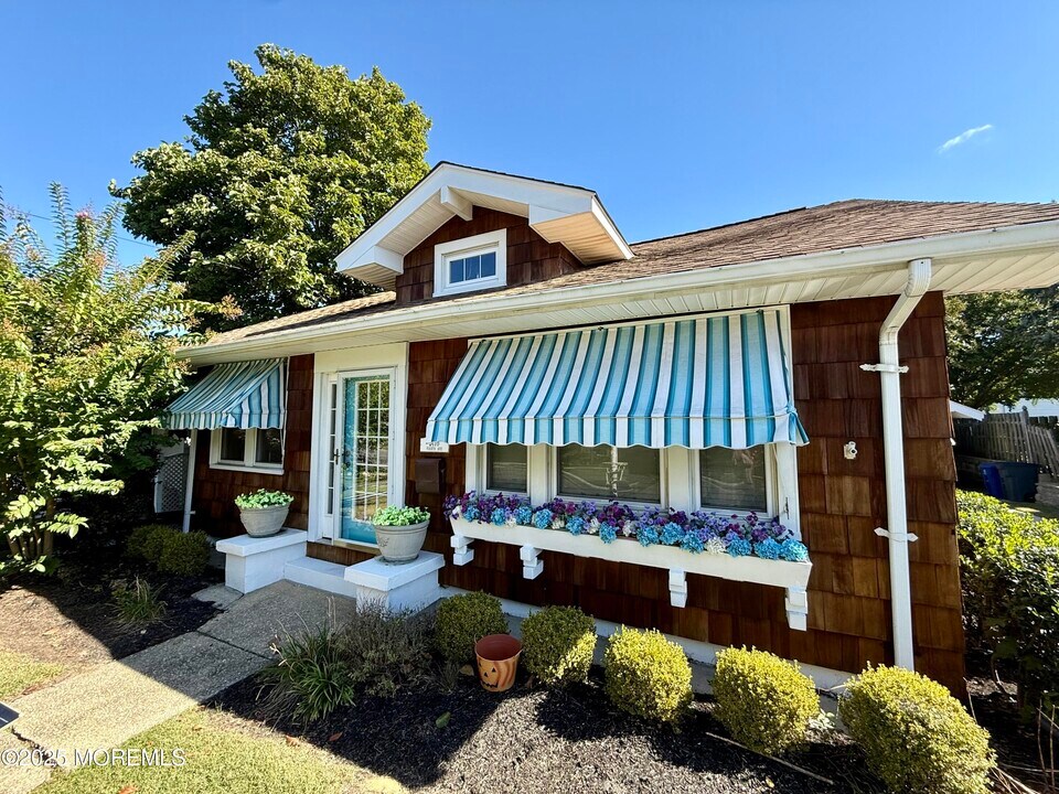 2116 4th Ave in Spring Lake, NJ - Building Photo