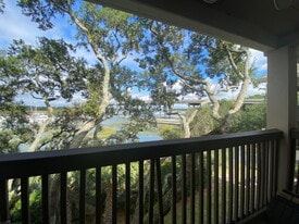 70 Helmsman Way in Hilton Head Island, SC - Building Photo