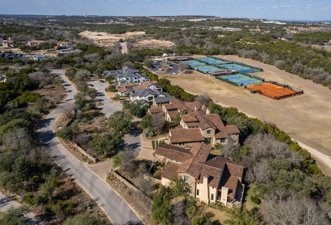 13001 Spanish Oaks Club Dr in Bee Cave, TX - Foto de edificio