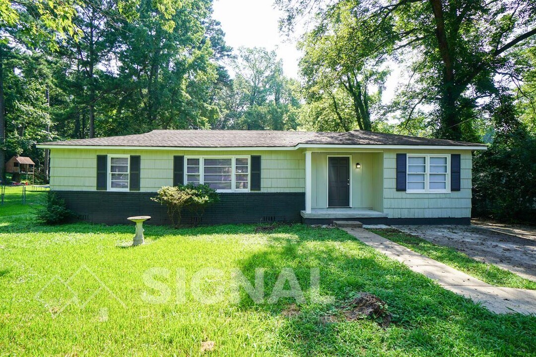 1209 Lynn Acres Dr in Birmingham, AL - Building Photo