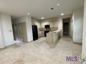 9370 Boone Ave in Baton Rouge, LA - Foto de edificio - Building Photo