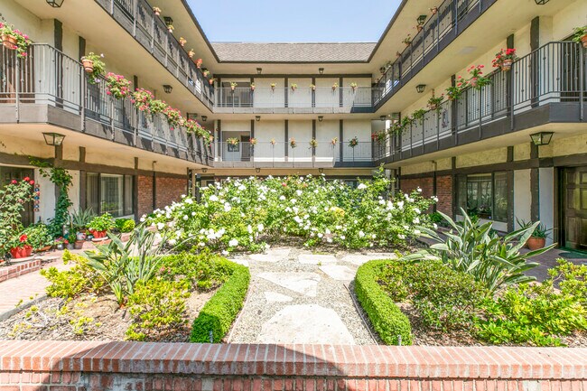 234 N Kenwood St, Unit 106 in Glendale, CA - Building Photo - Building Photo
