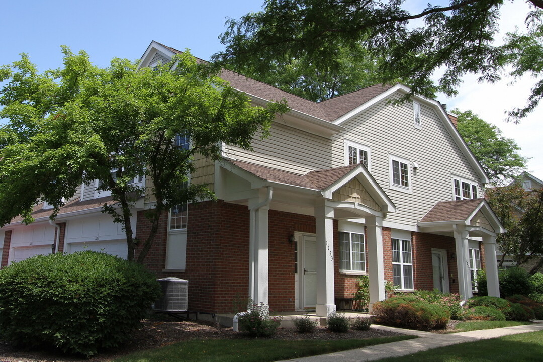 1253 Georgetown Way in Vernon Hills, IL - Building Photo