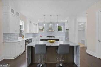 2415 W Rugby Ave in College Park, GA - Building Photo - Building Photo