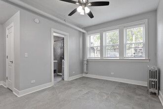1521 W Sherwin Ave in Chicago, IL - Building Photo - Building Photo
