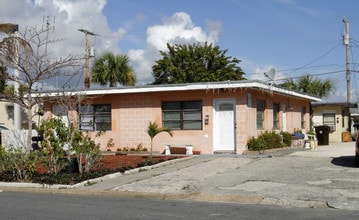 521-525 46th St in West Palm Beach, FL - Building Photo - Building Photo