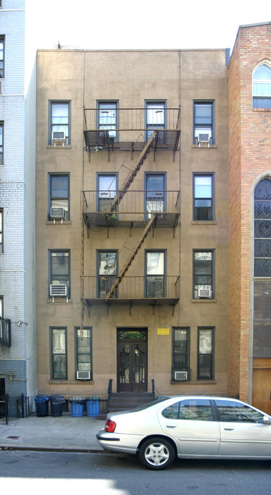 227 E 82nd St in New York, NY - Building Photo