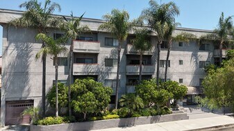 Executive House in Sherman Oaks, CA - Building Photo