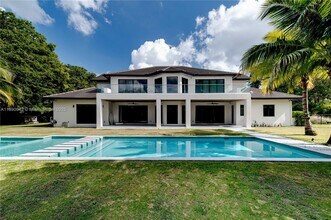 11200 SW 60th Ave in Pinecrest, FL - Building Photo - Building Photo