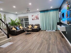 32 Chatham Ct in Trenton, NJ - Foto de edificio - Building Photo