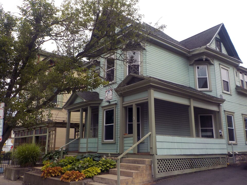 118 Dell St in Syracuse, NY - Building Photo