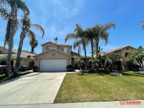 8315 Black Knot Ct in Bakersfield, CA - Building Photo - Building Photo