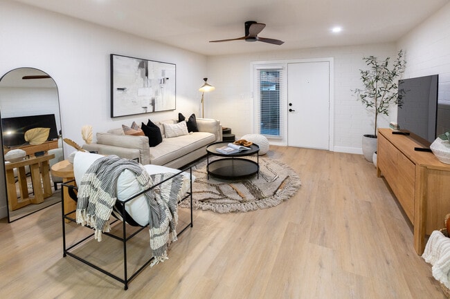 Quays at Encanto in Phoenix, AZ - Building Photo - Building Photo