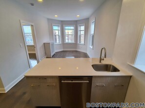 111 Queensberry St in Boston, MA - Building Photo - Building Photo