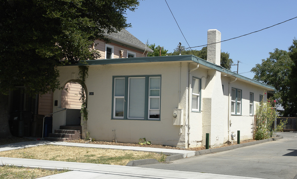 1307-1311 Castro St in Martinez, CA - Building Photo